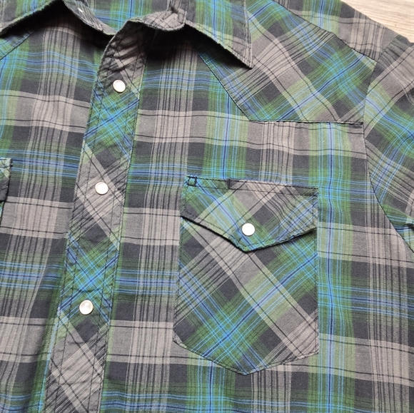 Men’s Wrangler Pearl Snap Short Sleeve Button Down - Picture 4 of 6